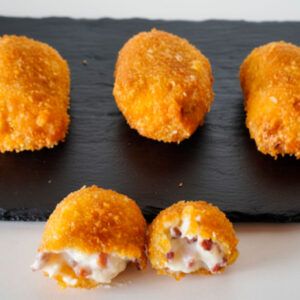 CROQUETAS-DE-HUEVO-Y-CHORIZO-(CAJA-DE-4-)